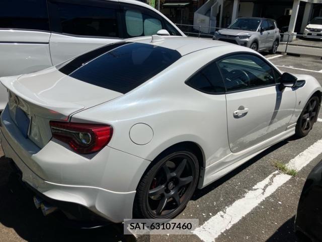 Toyota 86 2017-12 8353392-1