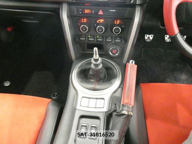 Toyota 86 2013-07 8353372-27