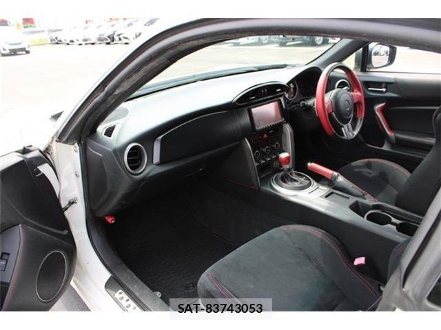 Toyota 86 2013-06 8364463-27