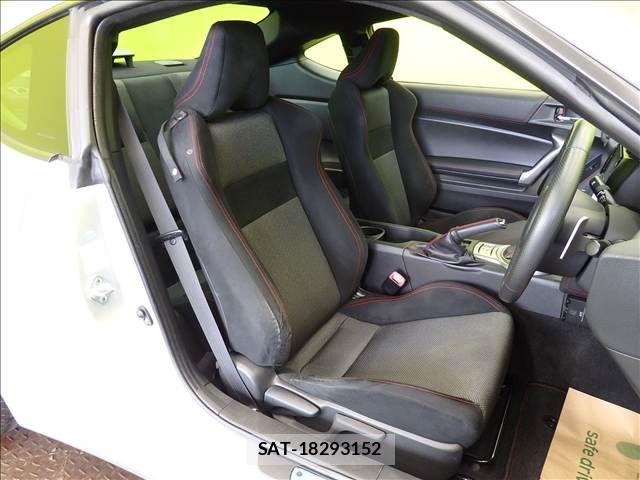 Toyota 86 2012-08 8364462-13