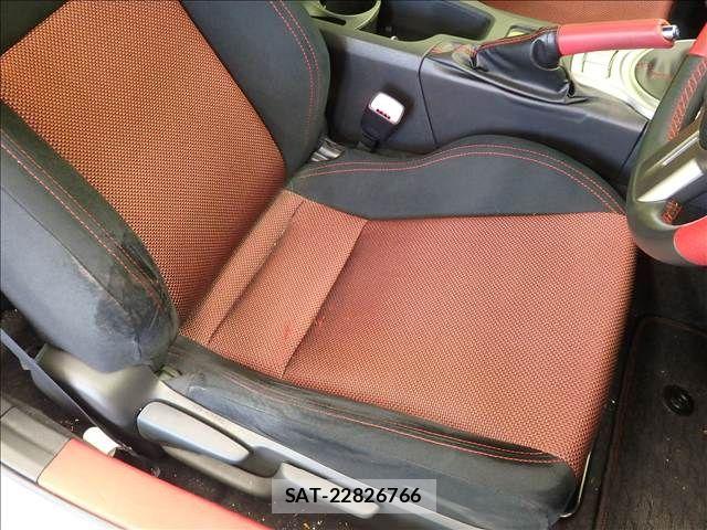 Toyota 86 2014-06 8364455-16