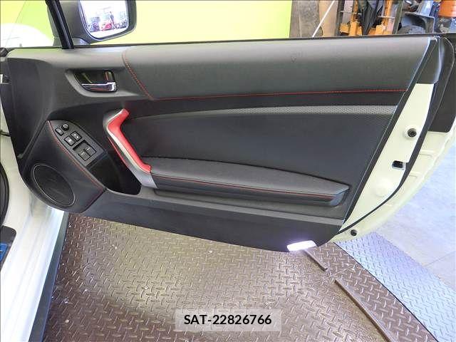 Toyota 86 2014-06 8364455-17