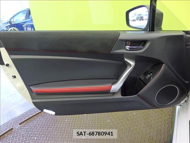 Toyota 86 2017-03 8364456-26