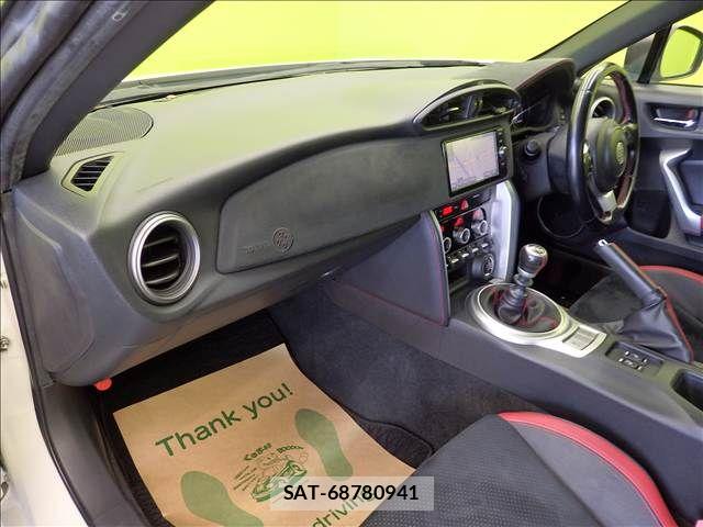 Toyota 86 2017-03 8364456-27
