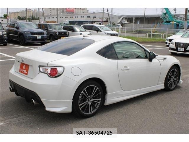 Toyota 86 2013-10 8364459-11