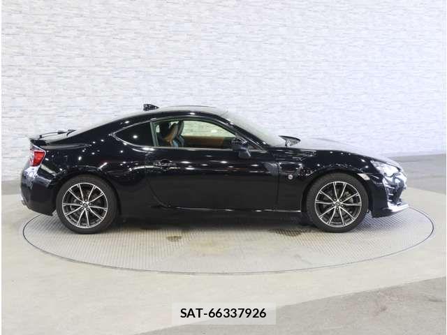 Toyota 86 2016-11 8364457-13