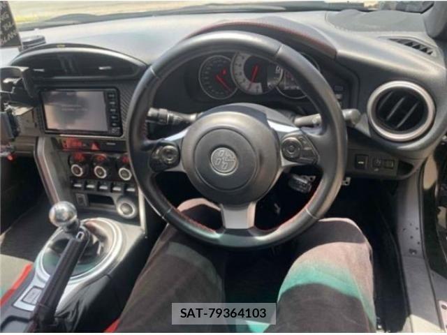 Toyota 86 2017-10 8371366-11