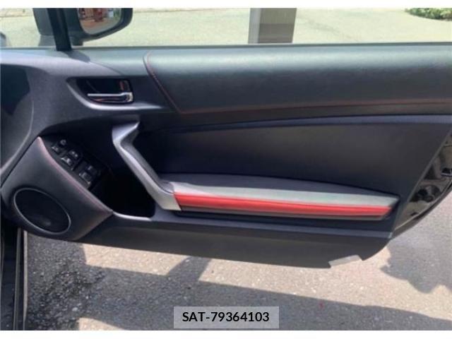 Toyota 86 2017-10 8371366-12