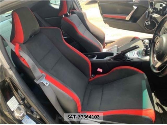 Toyota 86 2017-10 8371366-13