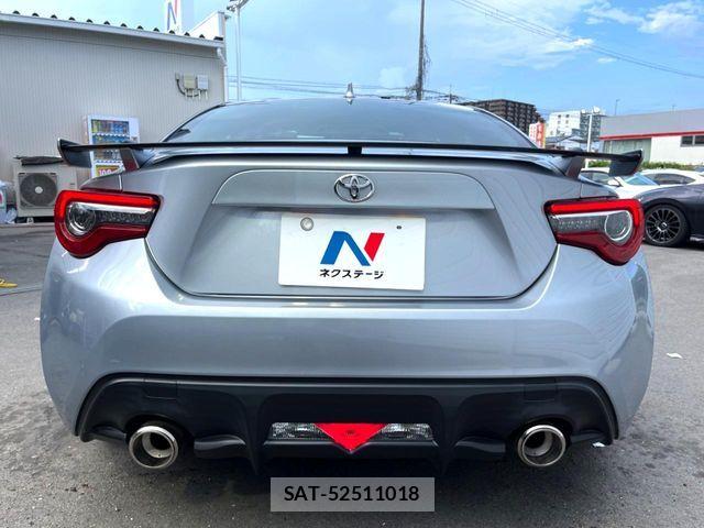 Toyota 86 2017-10 8560399-14