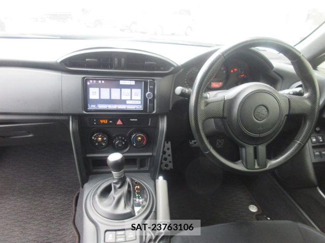 Toyota 86 2013-10 8560584-1
