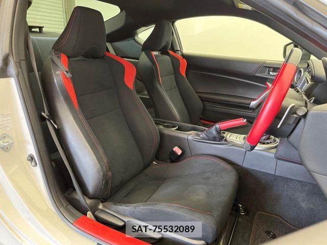 Toyota 86 2013-08 8625567-10