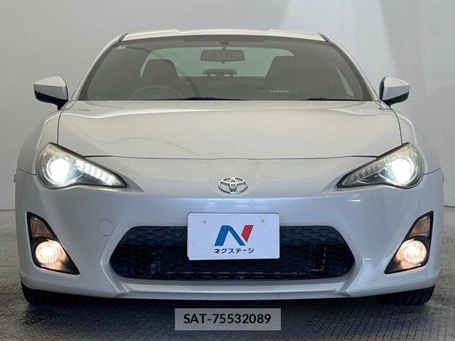 Toyota 86 2013-08 8625567-14