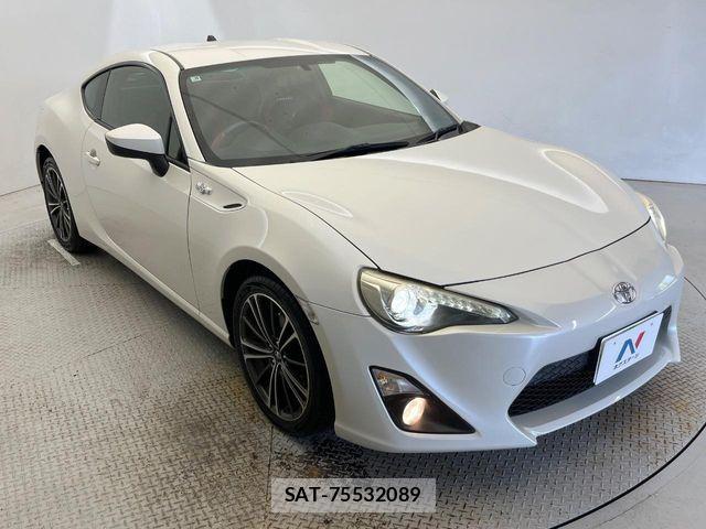Toyota 86 2013-08 8625567-16