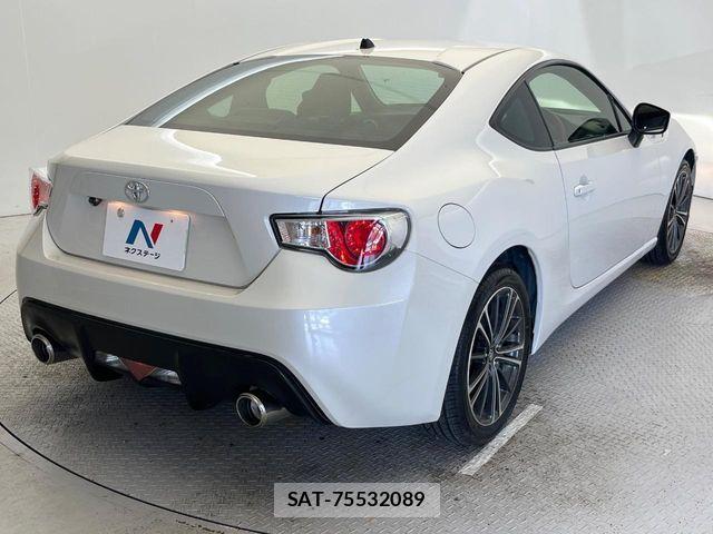 Toyota 86 2013-08 8625567-17