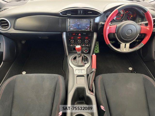 Toyota 86 2013-08 8625567-1