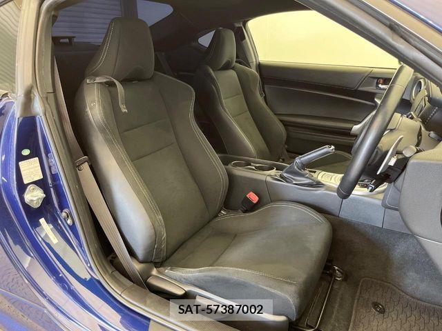 Toyota 86 2017-10 8625566-11