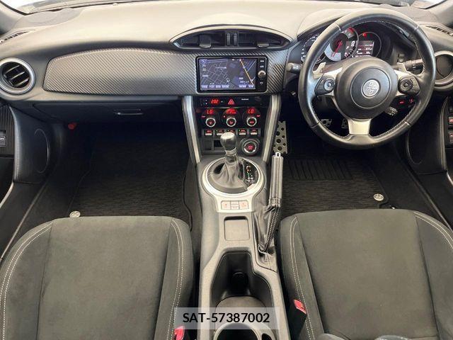 Toyota 86 2017-10 8625566-1