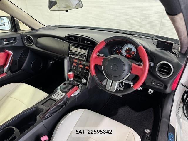 Toyota 86 2012-09 8665624-13