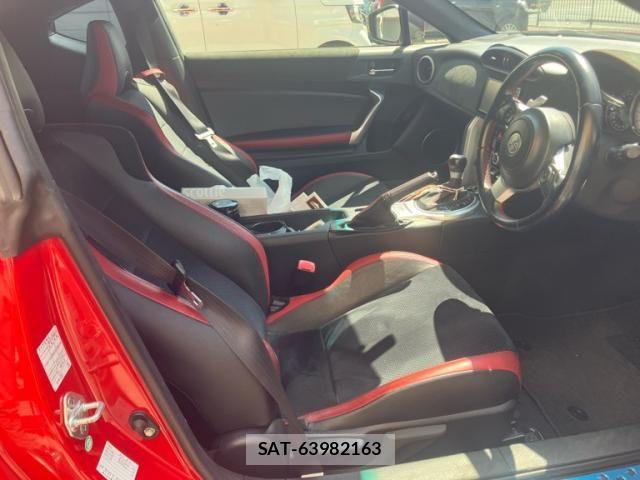 Toyota 86 2018-07 8656867-13