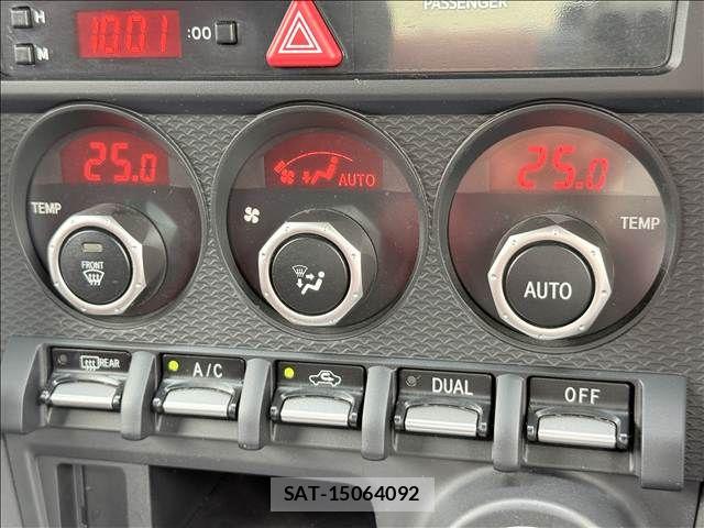 Toyota 86 2012-08 8657066-11