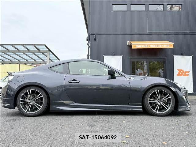 Toyota 86 2012-08 8657066-6