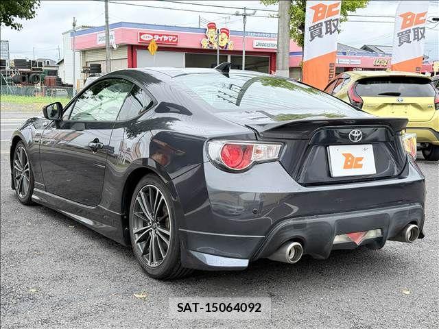 Toyota 86 2012-08 8657066-7