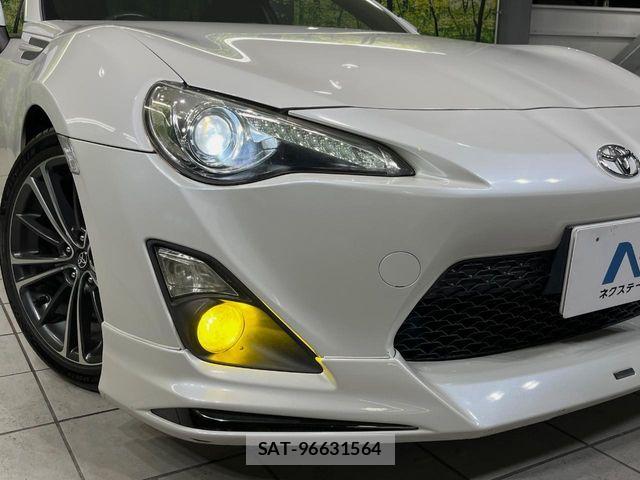Toyota 86 2012-10 8657028-11