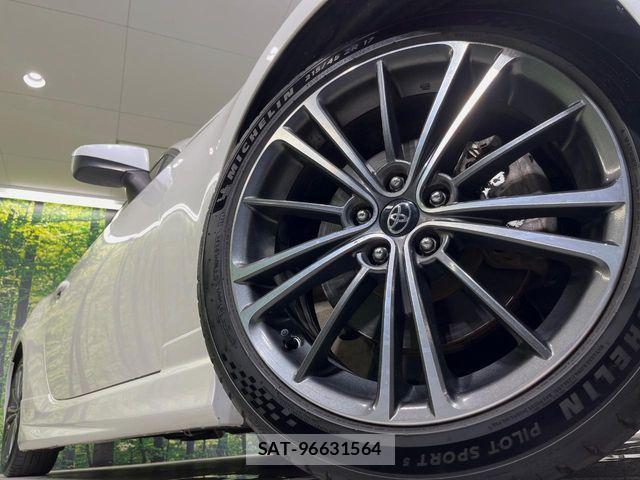 Toyota 86 2012-10 8657028-12
