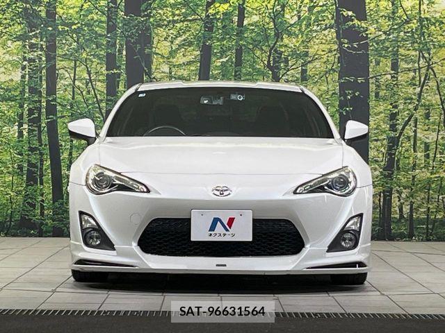Toyota 86 2012-10 8657028-13