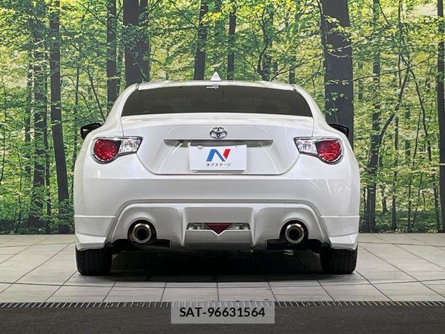 Toyota 86 2012-10 8657028-14