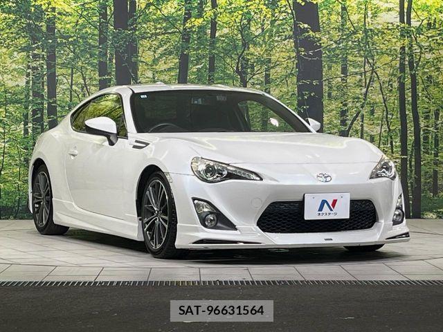 Toyota 86 2012-10 8657028-15