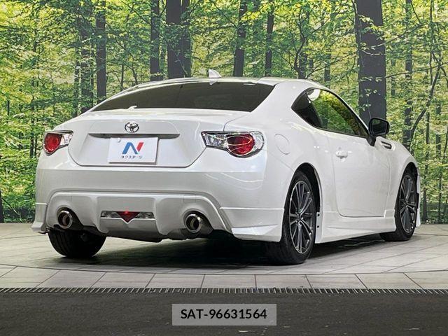 Toyota 86 2012-10 8657028-16