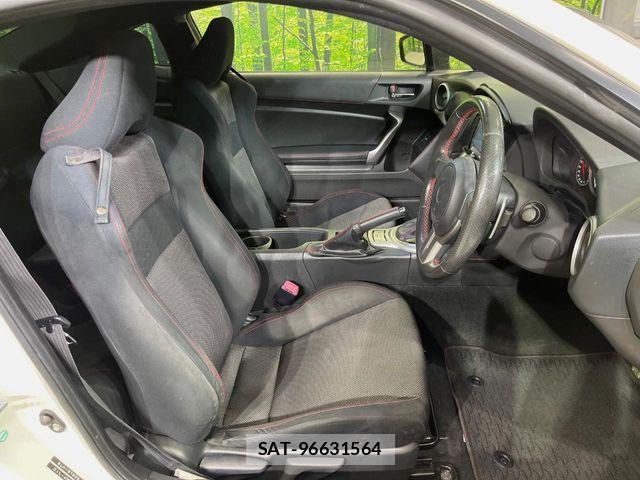 Toyota 86 2012-10 8657028-7