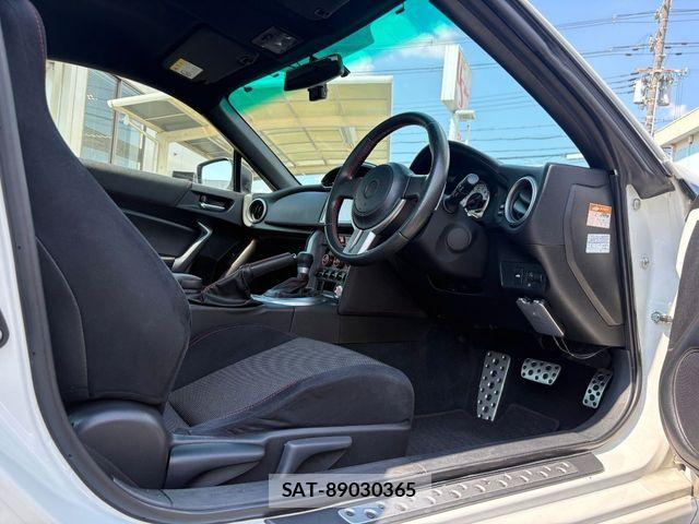 Toyota 86 2012-08 8684783-10