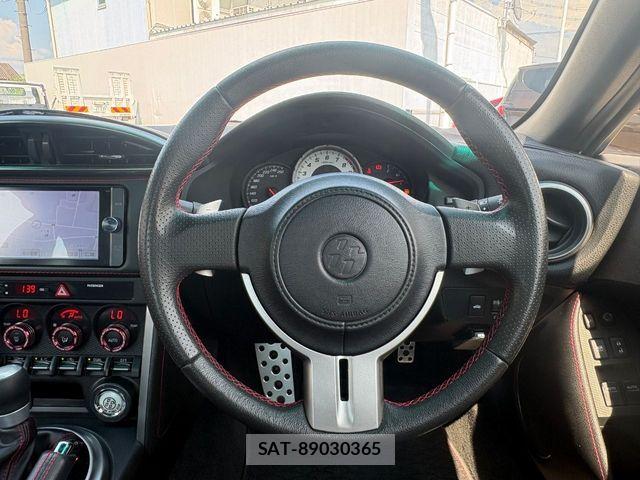 Toyota 86 2012-08 8684783-1