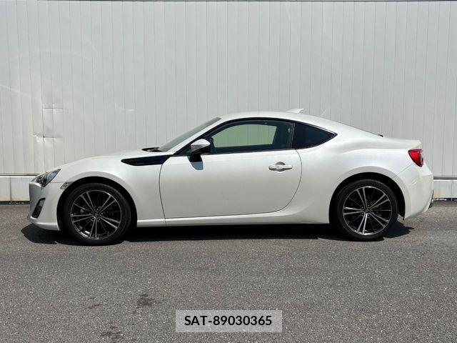 Toyota 86 2012-08 8684783-21