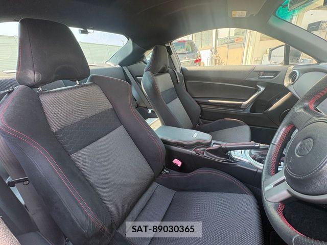 Toyota 86 2012-08 8684783-3