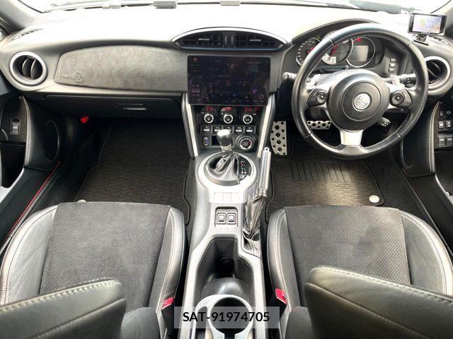 Toyota 86 2018-07 8827017-1