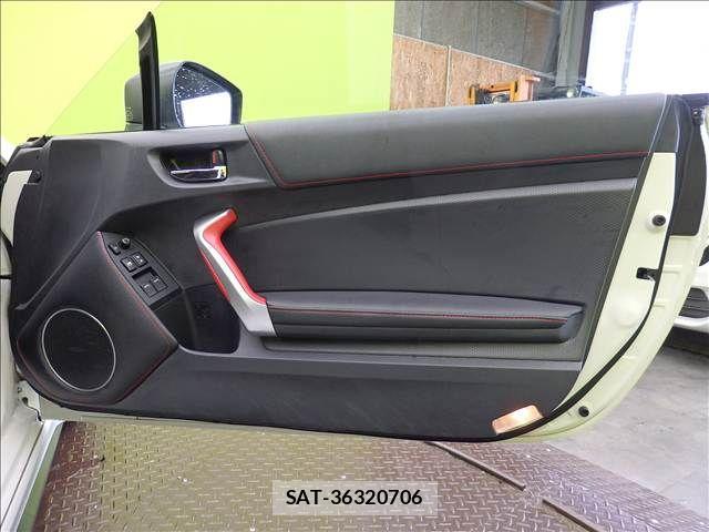 Toyota 86 2015-11 8827088-18