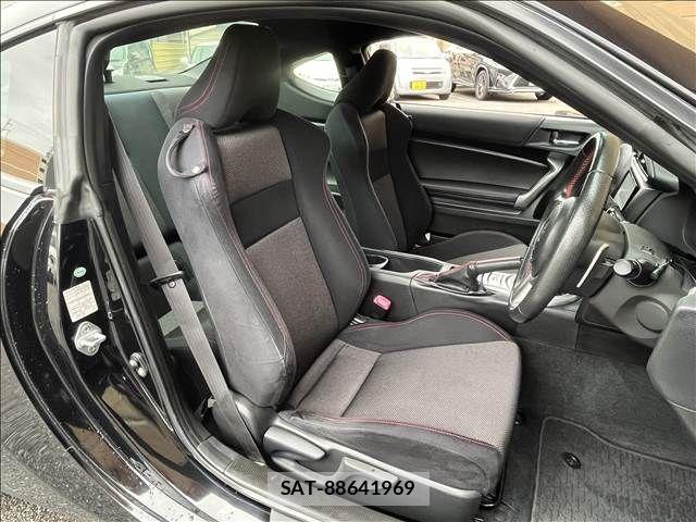 Toyota 86 2013-01 8870188-26