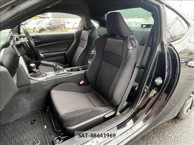 Toyota 86 2013-01 8870188-28