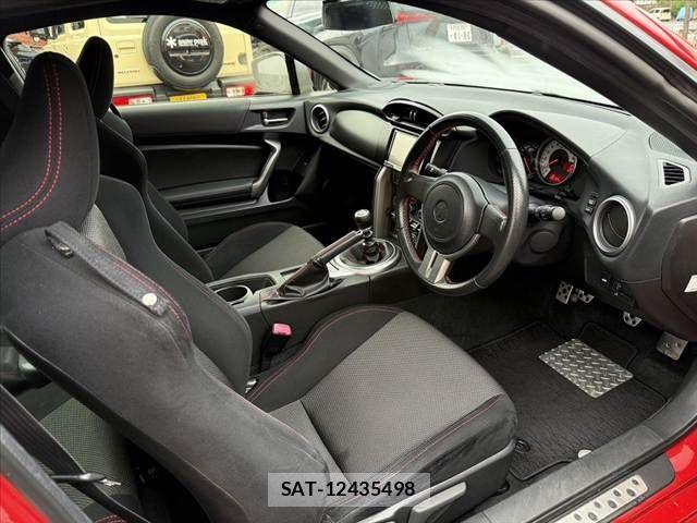 Toyota 86 2012-05 8870189-15