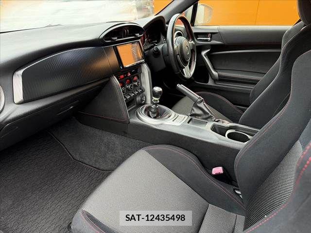 Toyota 86 2012-05 8870189-16