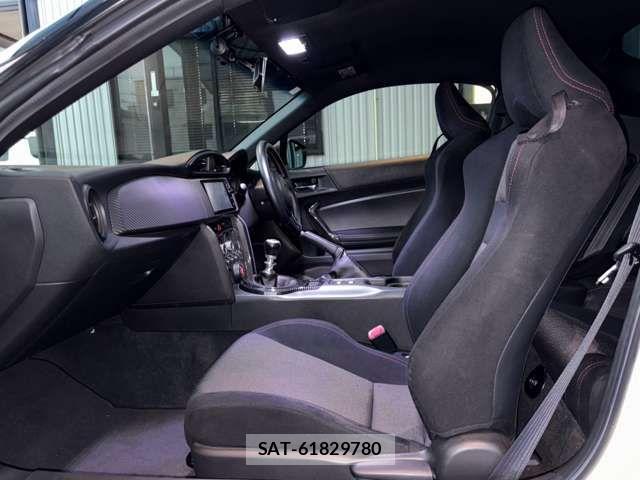 Toyota 86 2015-10 8883209-15