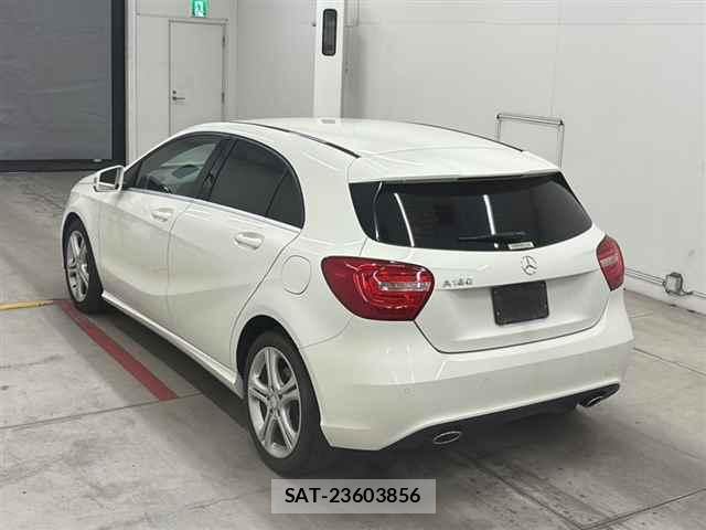Mercedes Benz A-CLASS 2013-11 7497283-1