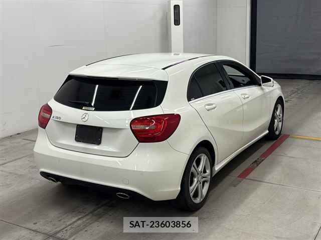 Mercedes Benz A-CLASS 2013-11 7497283-2