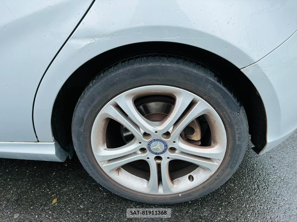 Mercedes Benz A-CLASS 2013-07 7610976-30
