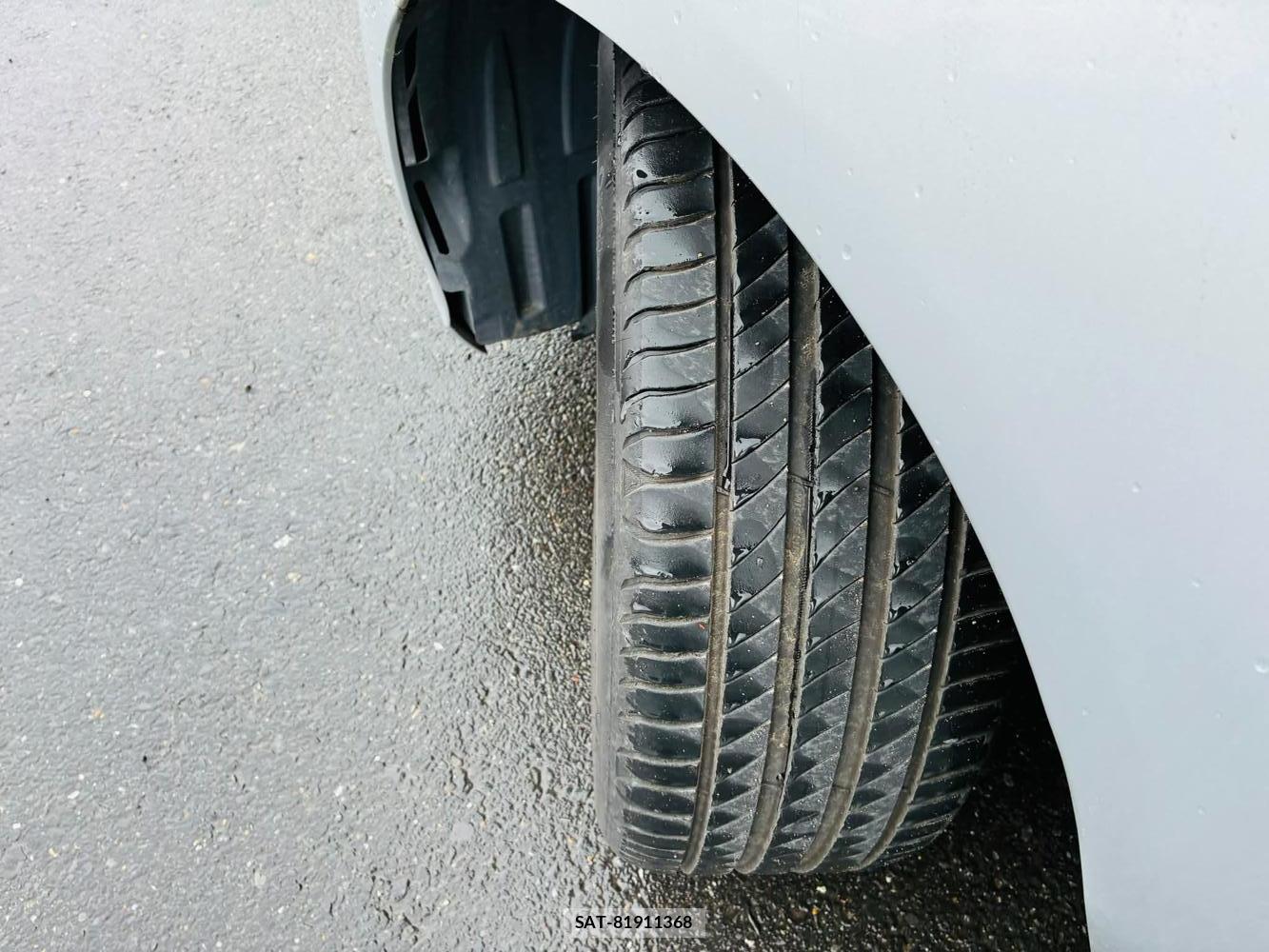 Mercedes Benz A-CLASS 2013-07 7610976-31
