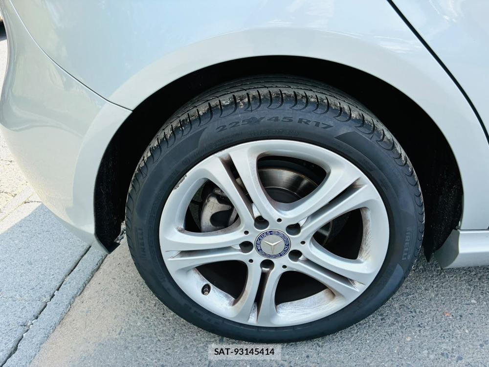 Mercedes Benz A-CLASS 2013-09 7831741-27